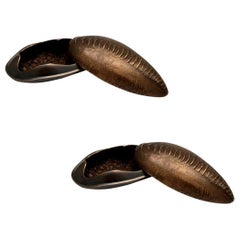Ein Paar Aschenbecher aus dunkler Bronze von FAKASAKA Design