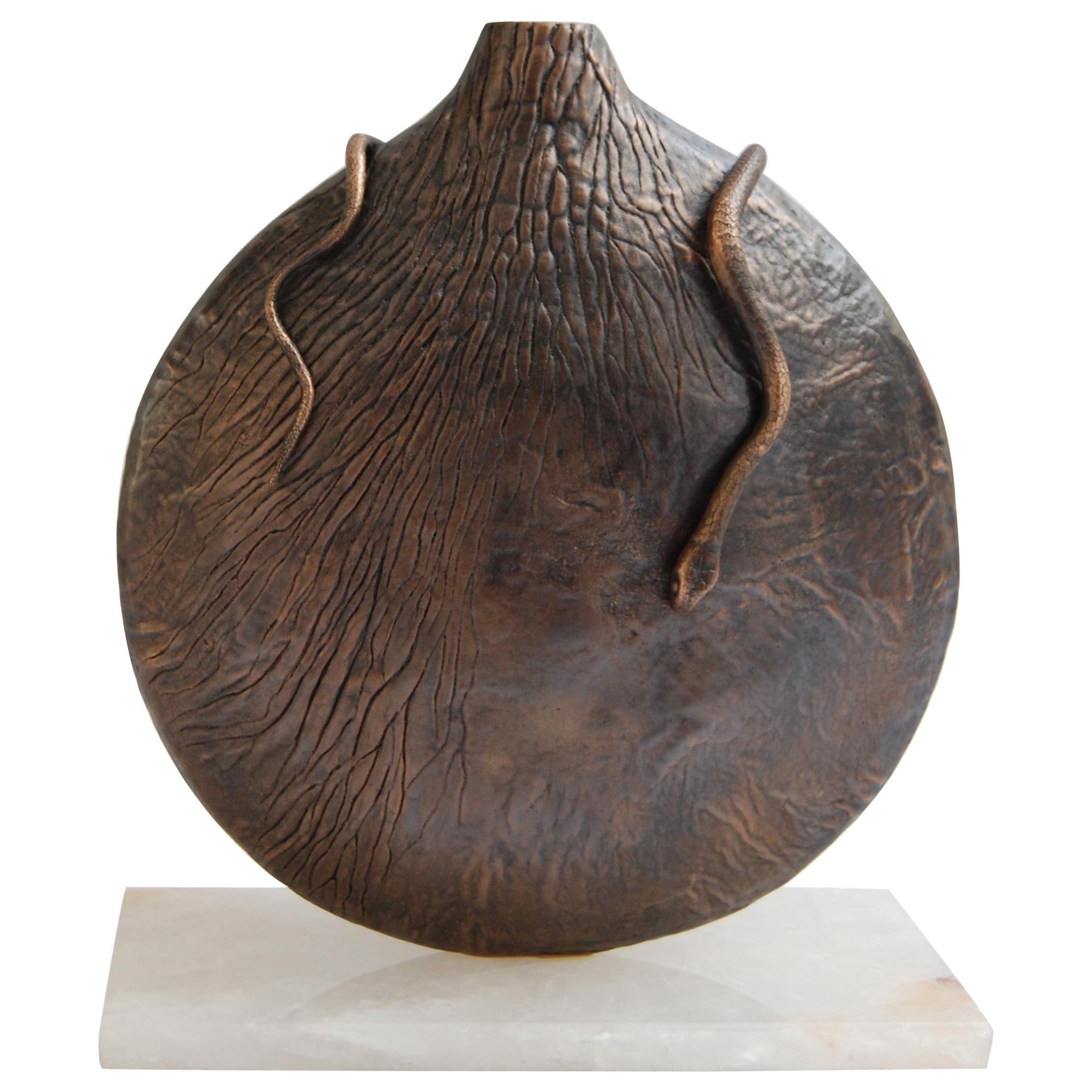 Runde Vase aus dunkler Bronze von FAKASAKA Design