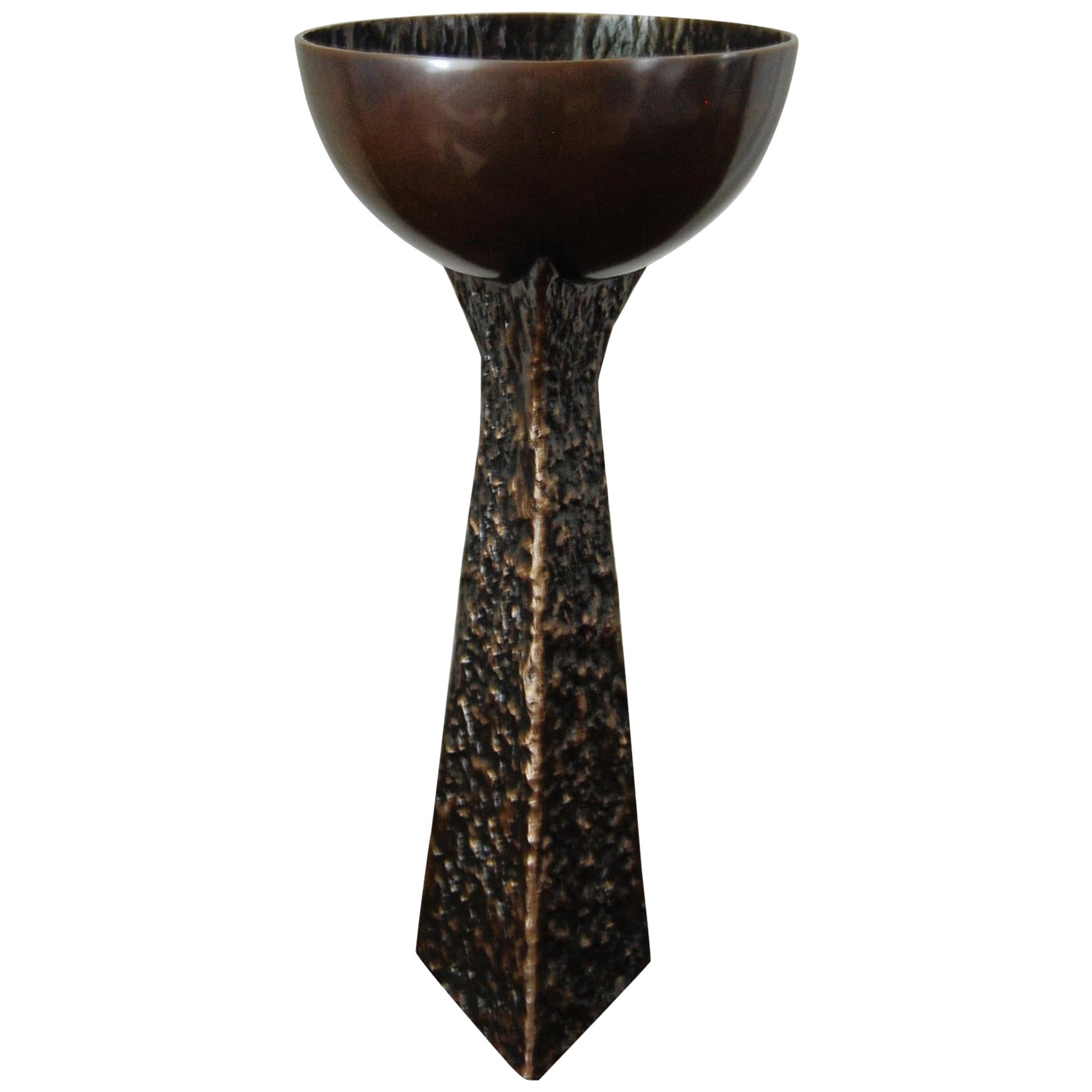 Cup-Vase aus dunkler Bronze von Fakasaka Design