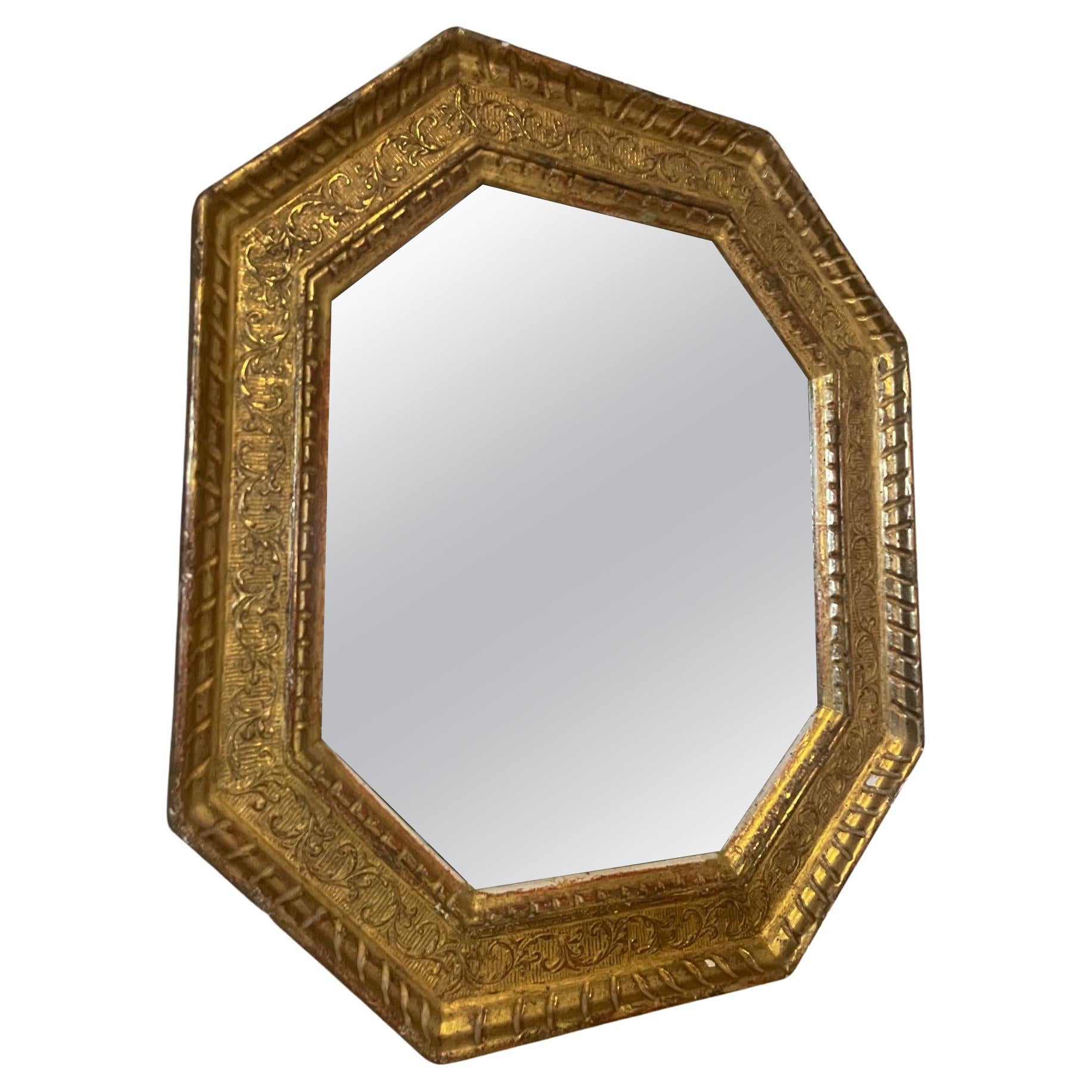Miroir octogonal français en bois doré du XXe siècle, années 1950