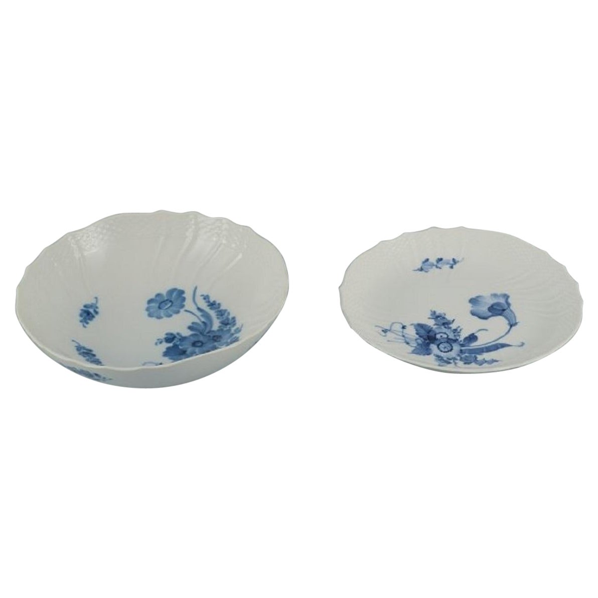 Bol et plat incurvé Fleur bleue de Royal Copenhagen. en vente