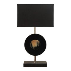 Arcahorn Schwarzlack Tischlampe mit Horn Medaillon