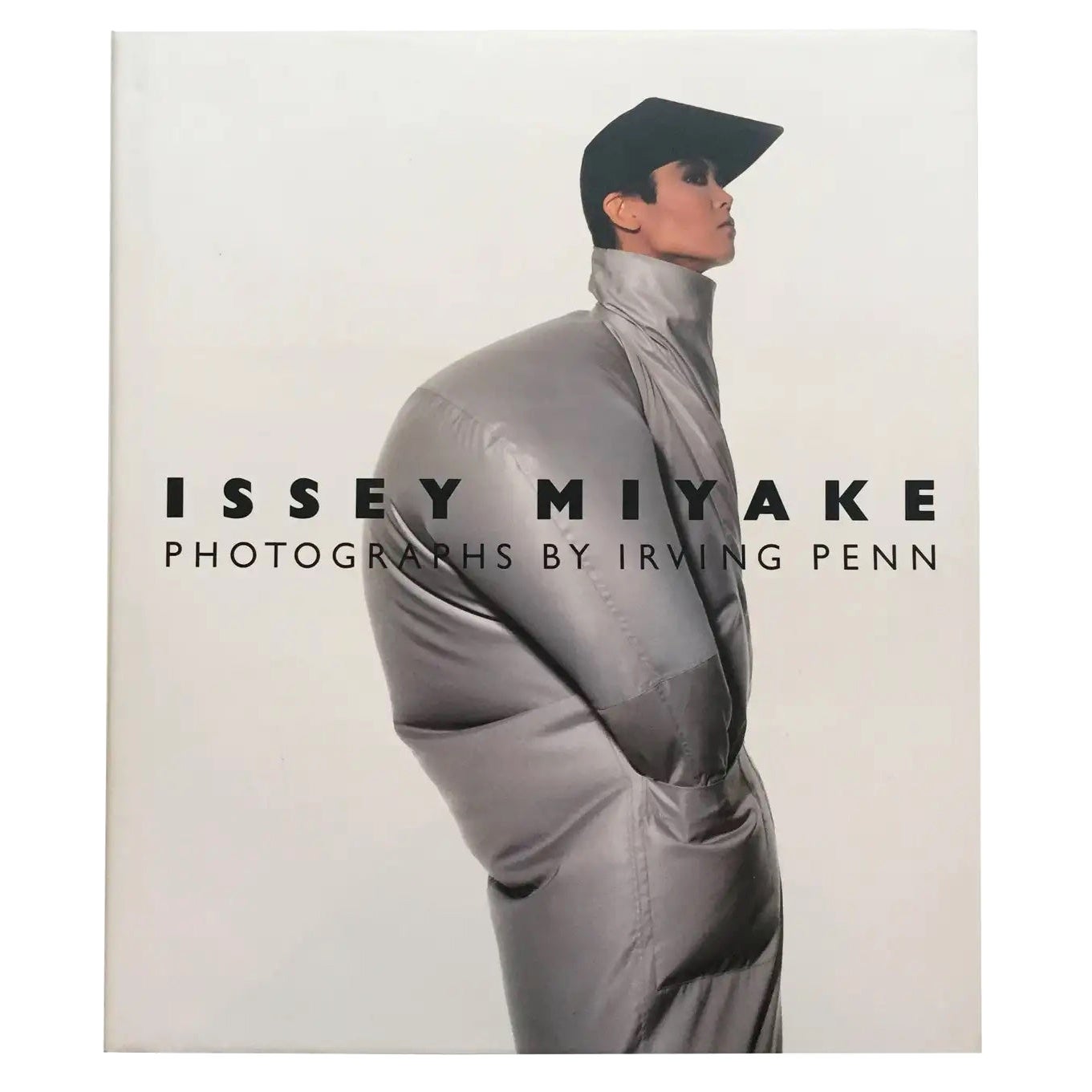 Issey Miyake, photographies d'Irving Penn - Little, Brown and Company, 1988