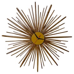 Horloge en rotin naturel style milieu de siècle en forme d'étoile Hand Made