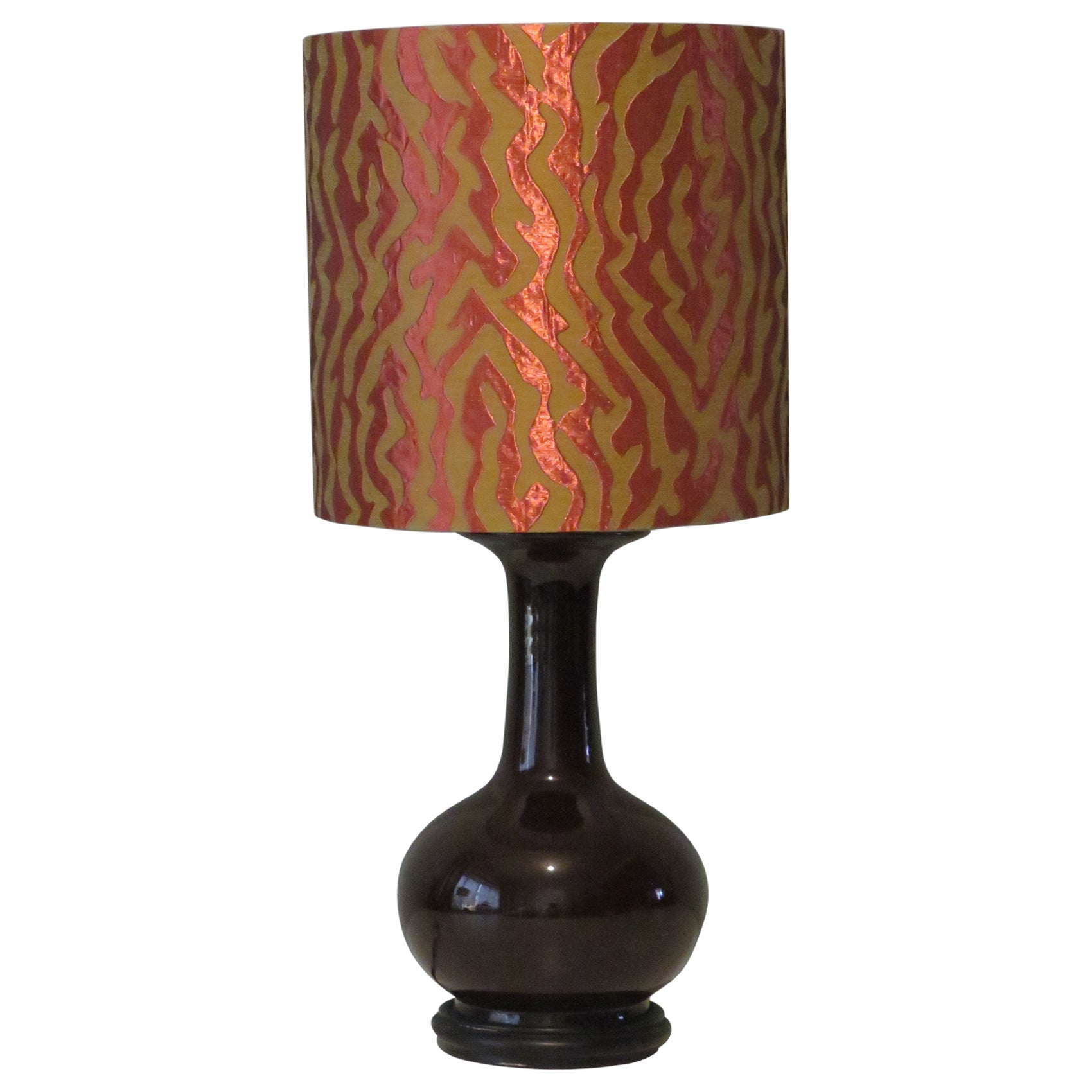  MCM, lampe de table orientale en céramique marron très foncée avec abat-jour fait sur mesure