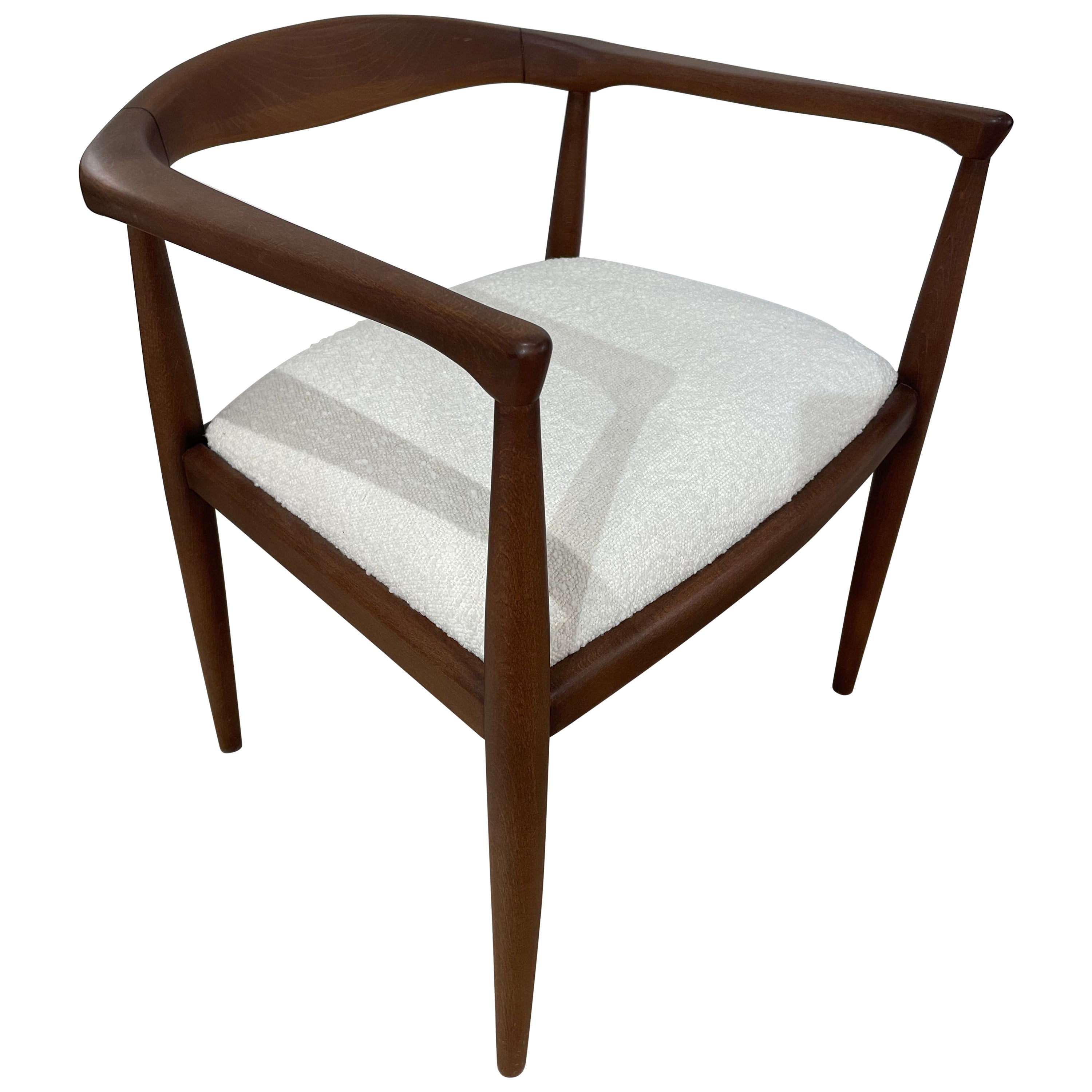 Chaise en bois et tissu bouclé de style danois et scandinave des années 1960