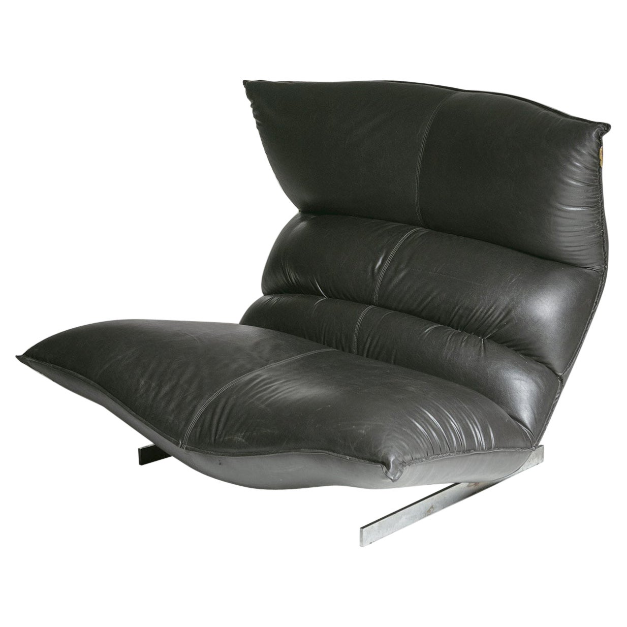 Modern Leather Lounge Chair "Canestrari" by Vittorio Varo, Italy, 1970s For Sale