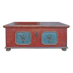 Red e Blue Floral Painted Blanket Chest, 1817 Central Europe