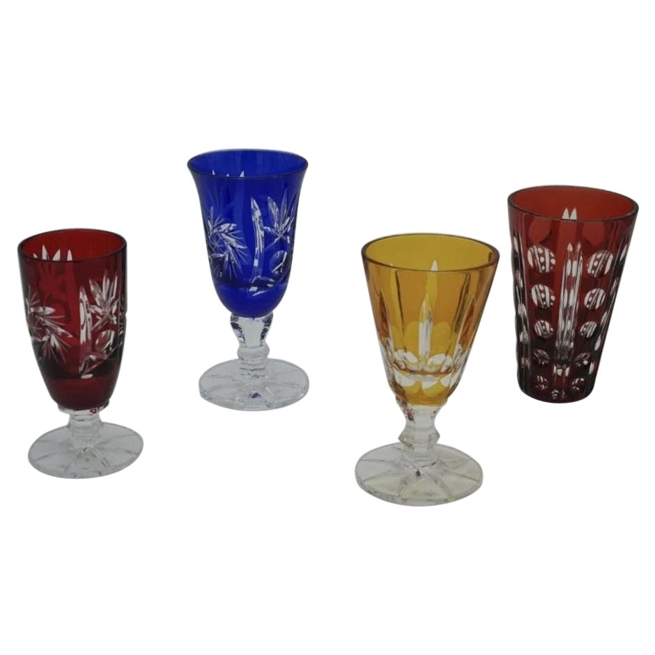 Set di quattro bicchieri di cristallo
