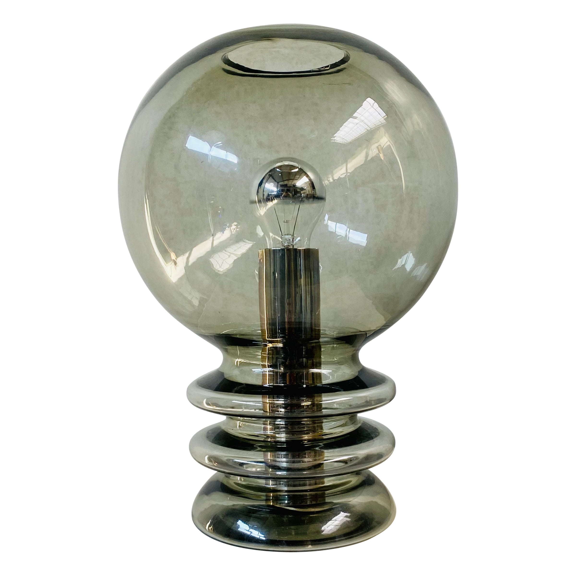 Lampe de table sculpturale ""Bulb Moon"". Lampe de table en verre de Glashütte Limburg, Allemagne 1960s
