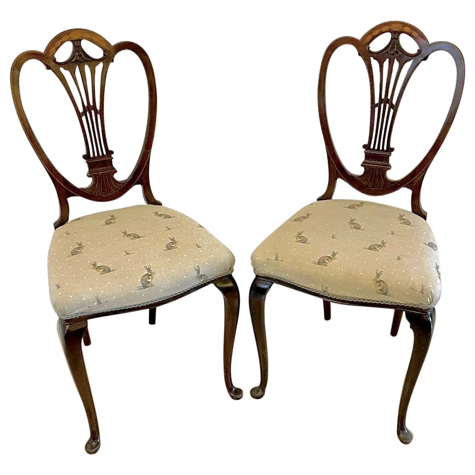 Paar antike Beistellstühle aus Mahagoni mit Intarsien in viktorianischer Qualität  im Angebot