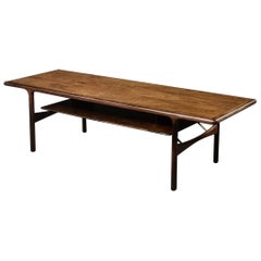 Table basse danoise moderne du milieu du siècle dernier en bois de rose avec étagère et plateau coulissant