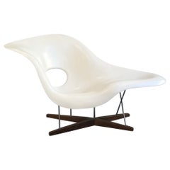 charles and ray eames la chaise lounge chair for vitra mid century modern 