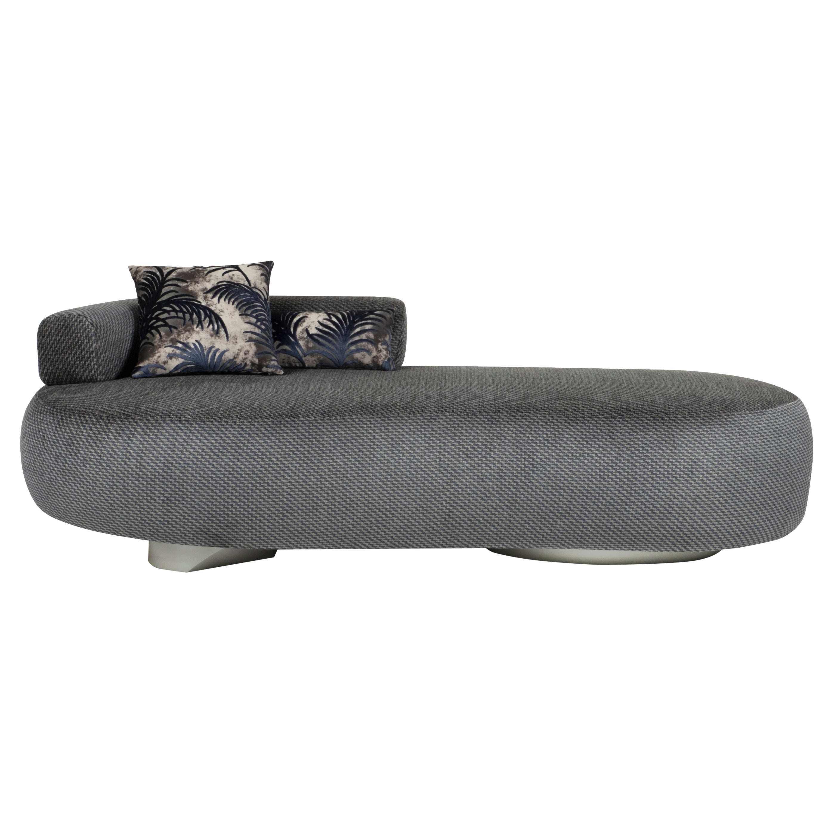 Tumbona Twins, Colección Contemporánea, Hecha a Mano en Portugal - Europa por Greenapple.

Diseñados por Rute Martins para la Colección Contemporánea, la chaise lounge Twins y el sofá curvo comparten los mismos genes, pero cada uno posee un diseño