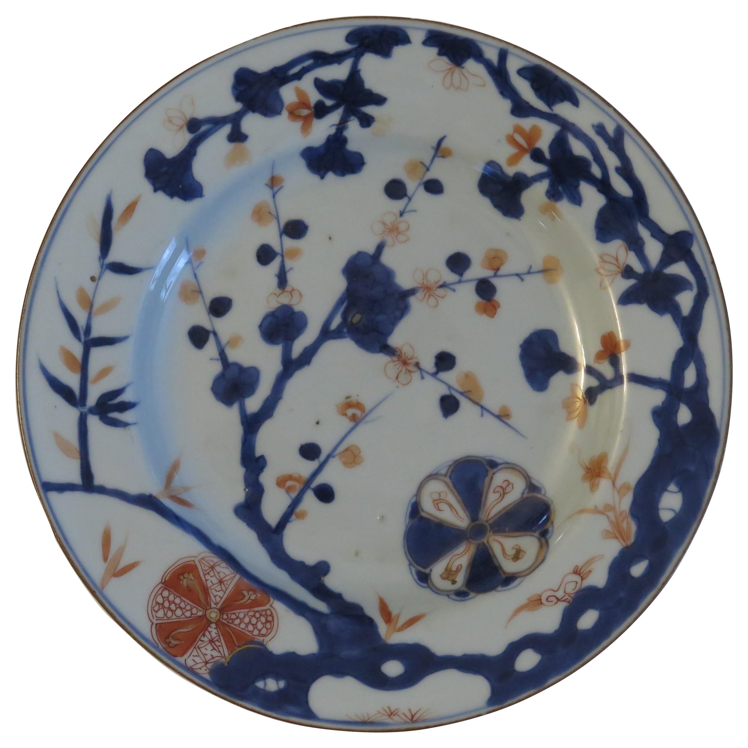 Chinese Export Porcelain Plate Kakiemon-Imari decoration, Qing Kangxi Ca 1700  For Sale