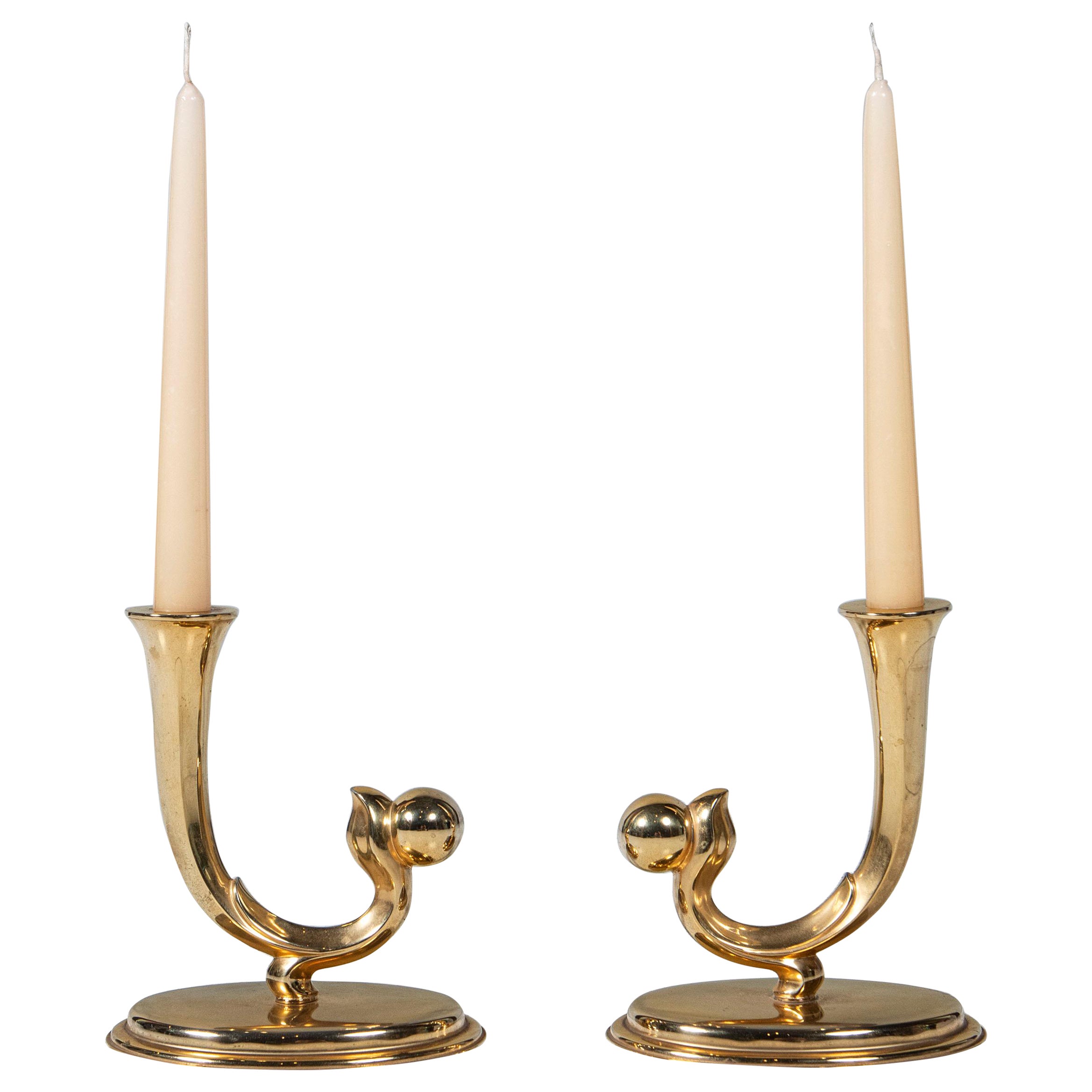 Paar vergoldete Metall-Kerzenständer W.M.F. Deutschland, Mitte des 20. Jahrhunderts. im Angebot