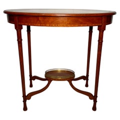 Ancienne table ovale en acajou anglais de la fin du 19ème siècle avec incrustation.