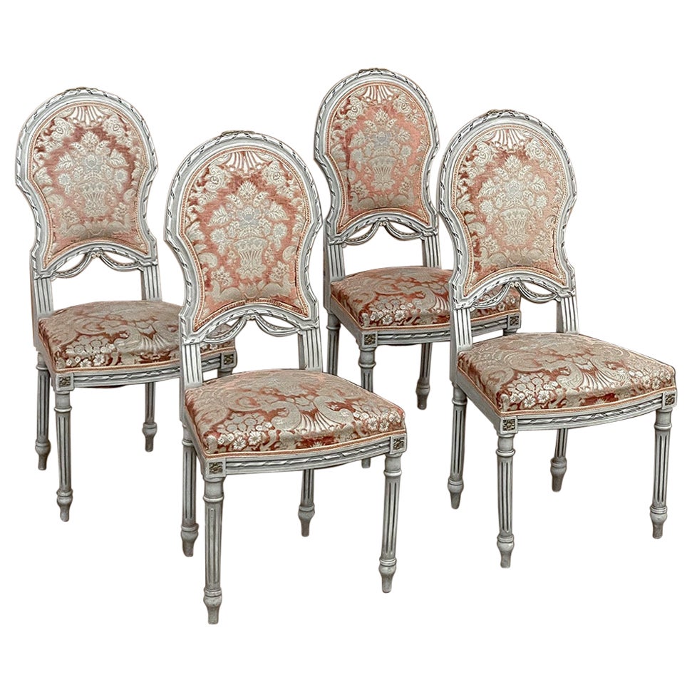 Satz von 4 antiken französischen Louis-XVI-Stühlen, bemalt im Angebot