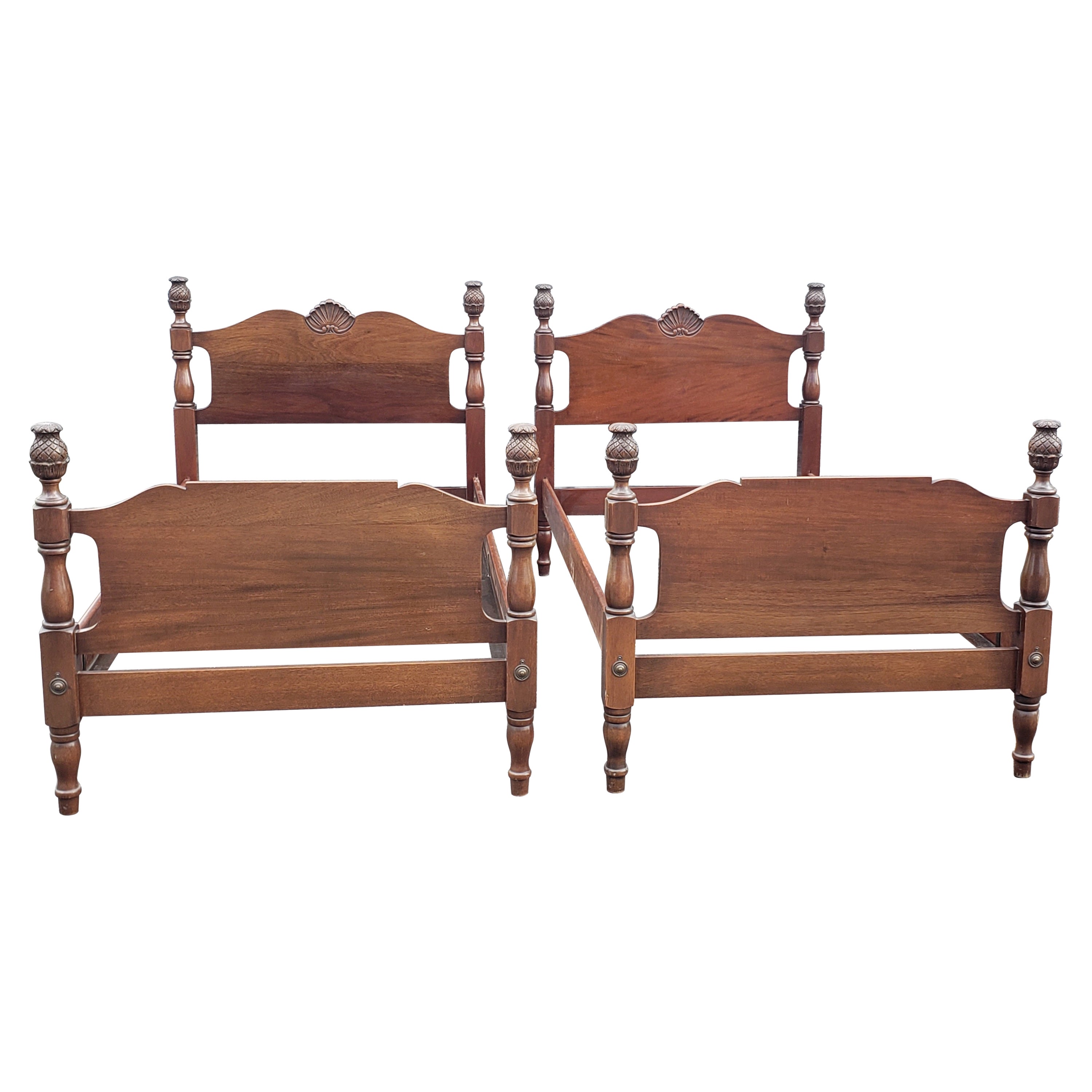 Pair of 1950s Staton Trutype Certified Genuine Mahogany Pineaple Twin Size Beds For Sale