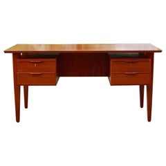 Bureau de direction moderne danois en teck de Henning Jorgensen pour Fredericia 