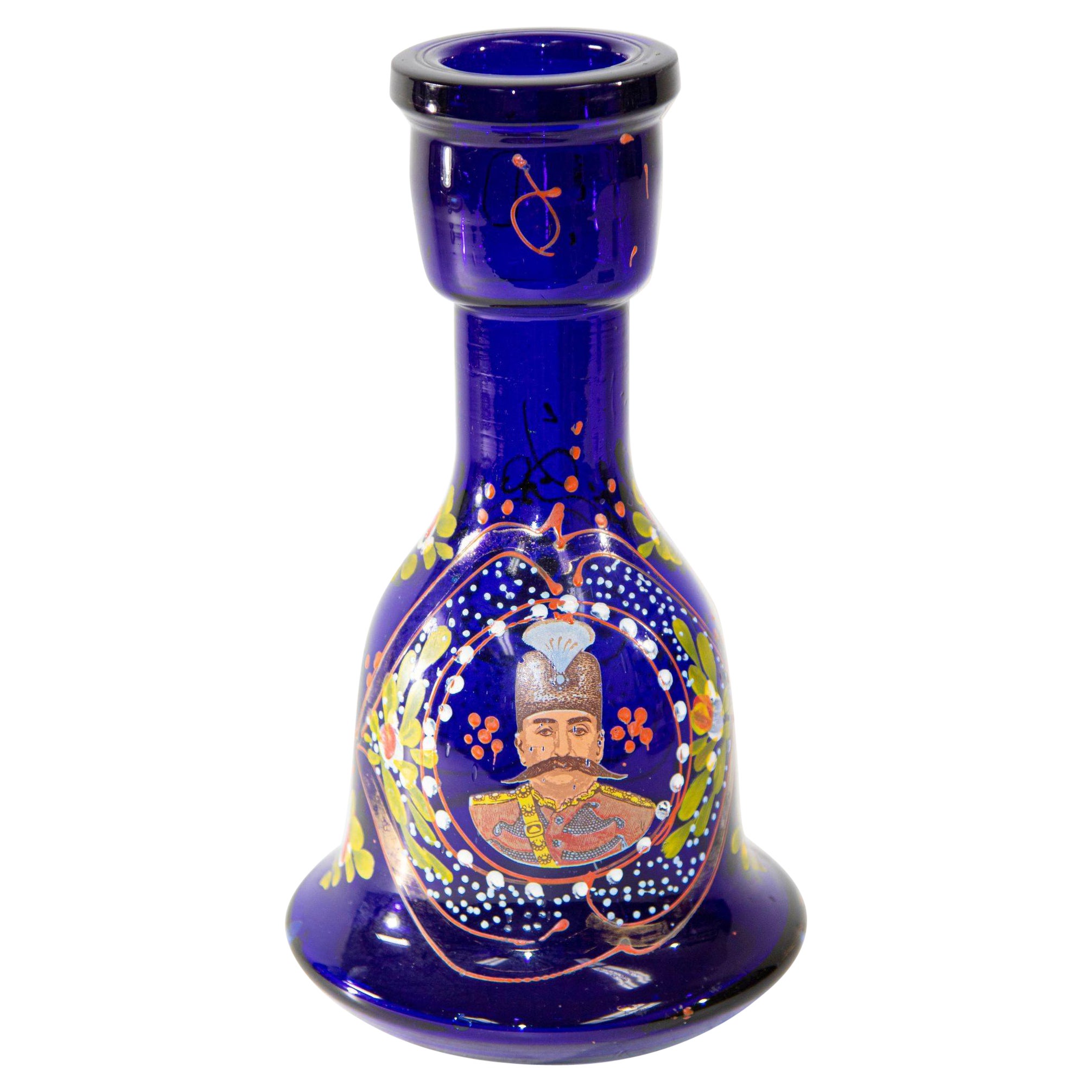 Base à capuche en verre de Bohème émaillé opaque bleu royal vintage