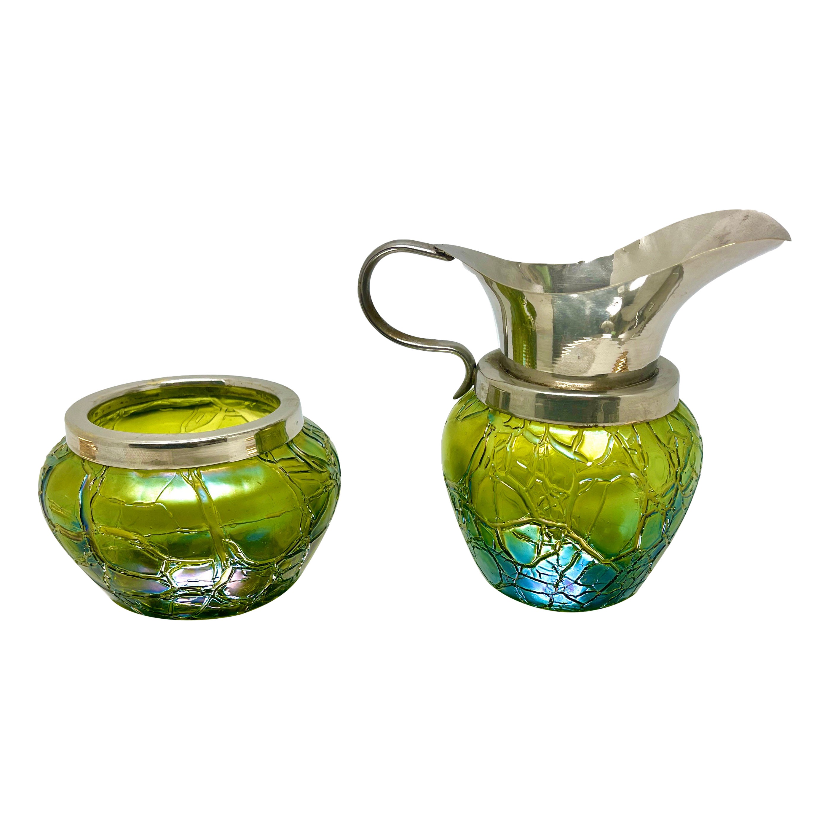 Loetz Jugendstil-Krug und Zuckerschale aus cremefarbenem Glas mit Details aus irradiiertem Glas 