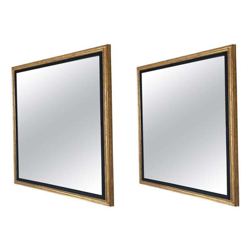 Una splendida coppia di specchi in legno dorato con vetro del XIX secolo e cornici successive
