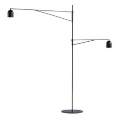 Lámpara de pie de acero y aluminio 'Awkward Light' de Anatomy Design por Karakter