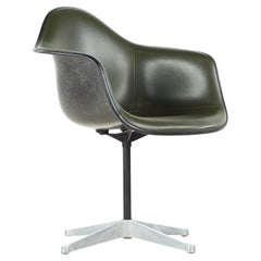 Charles Eames pour Herman Miller fauteuil de bureau coquillage rembourré du milieu du siècle dernier