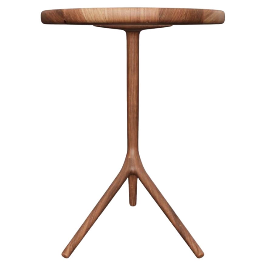 Kurzer Dreibein-Tisch aus Nussbaumholz von Fernweh