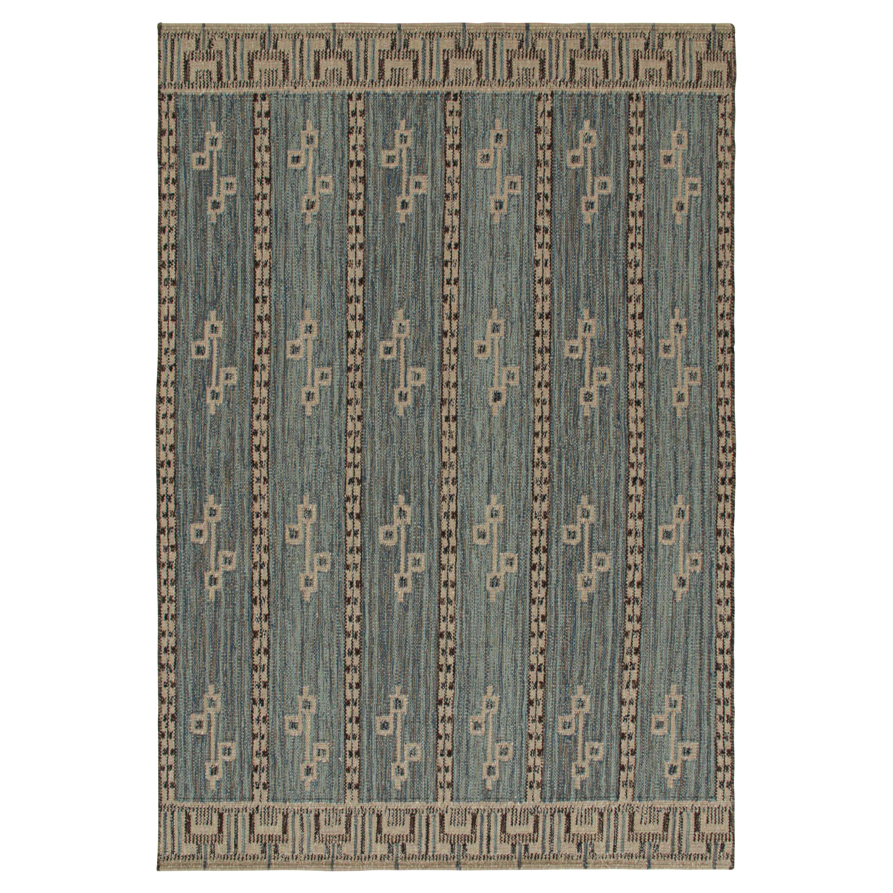 Skandinavischer Kilim von Rug & Kilim in Blau mit taupefarbenen geometrischen Mustern im Angebot