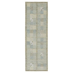 Himmelblauer Kilim im skandinavischen Stil mit geometrischem Muster von Rug & Kilim