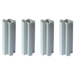 Ensemble de 4 vases KYO étoilés en céramique blanche de taille moyenne par Mazo Design