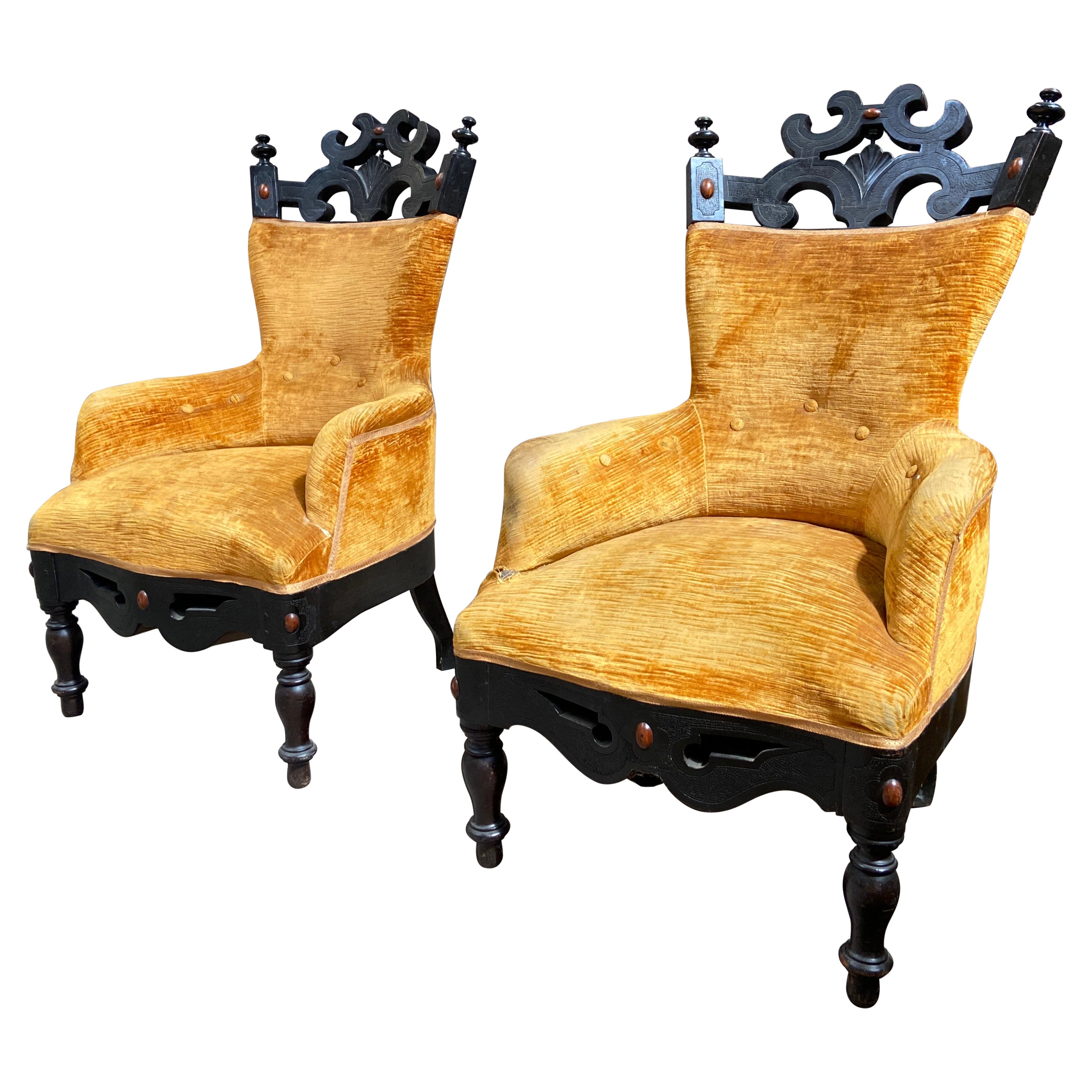 Paire de fauteuils en velours français du 19ème siècle avec bois ébénisé en vente