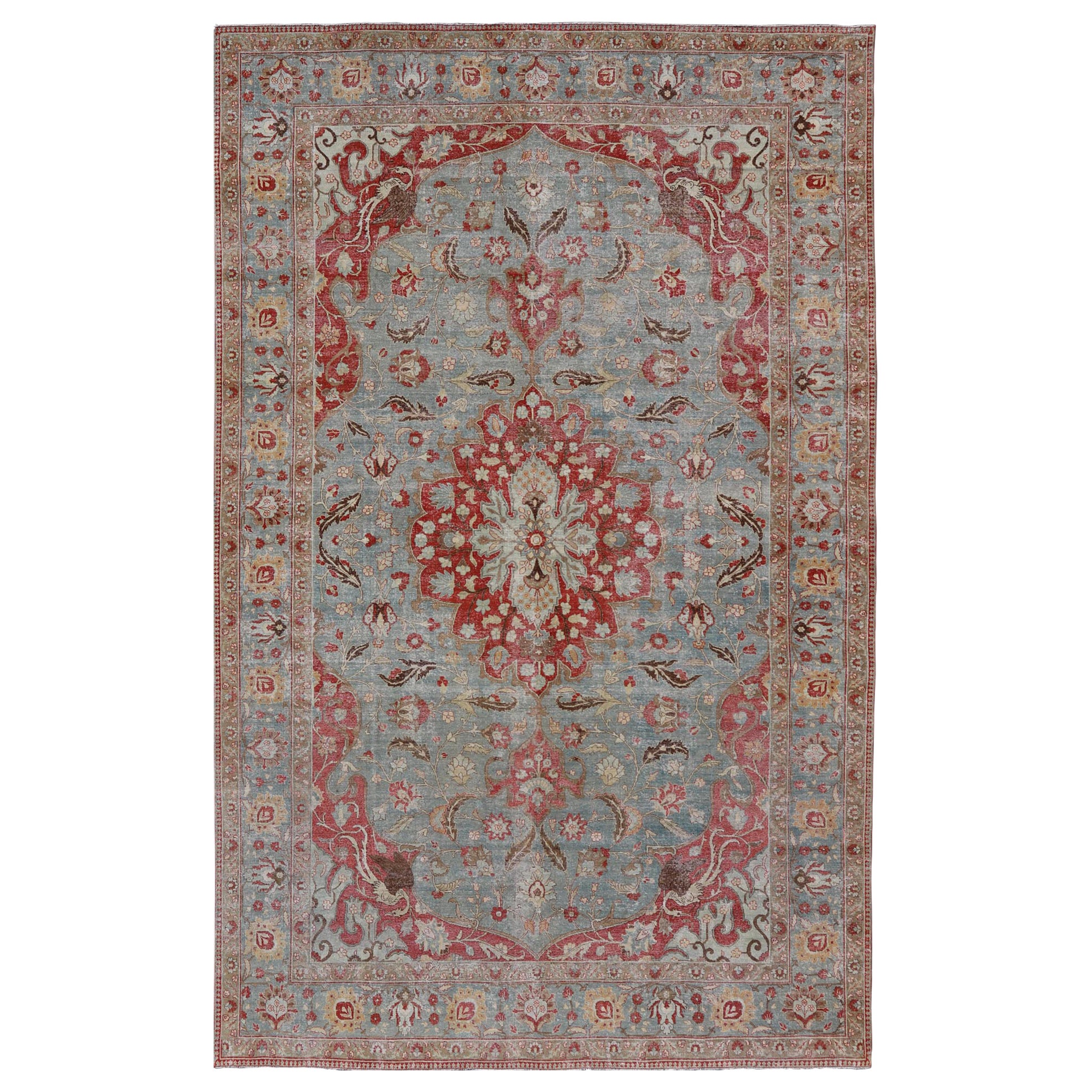 Large Antique Persian Tabriz Rug in Wool with Large Floral Medallion Design  For Sale