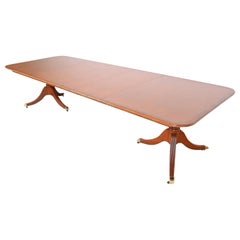 Table de salle à manger géorgienne à double piédestal en acajou de Baker Furniture, revernie