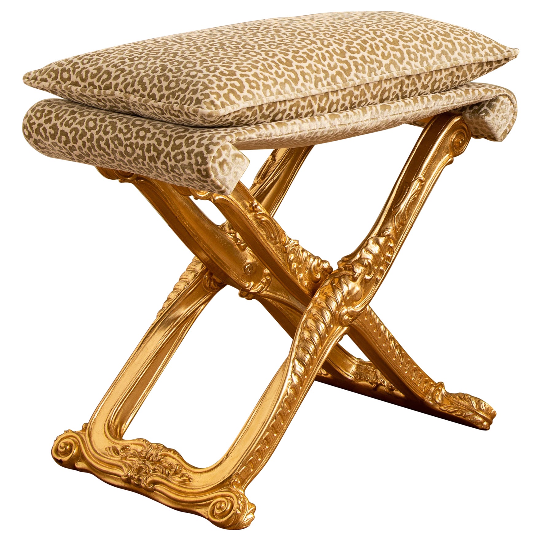 Tabouret pliant en bois doré de style Louis XIV fabriqué par La Maison London en vente