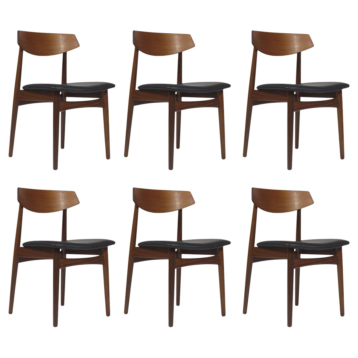 Ensemble de six chaises de salle à manger danoises en teck et cuir noir en vente