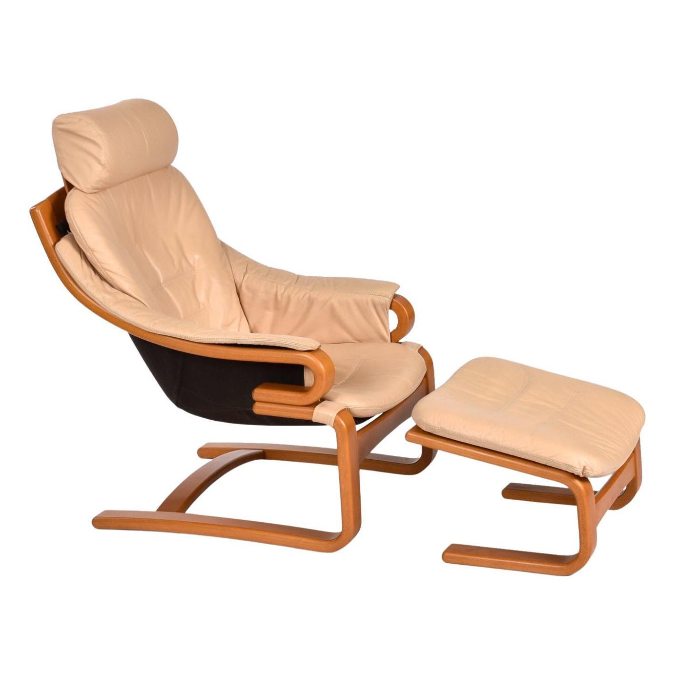 Vintage 1970s Danish teak Apollo chair with matching ottoman by Skipper Mobler. The armchair achieves a serious amount of comfort with it’s hammock-like canvas sling design. The headrest is both removable and height adjustable, so you can dial in