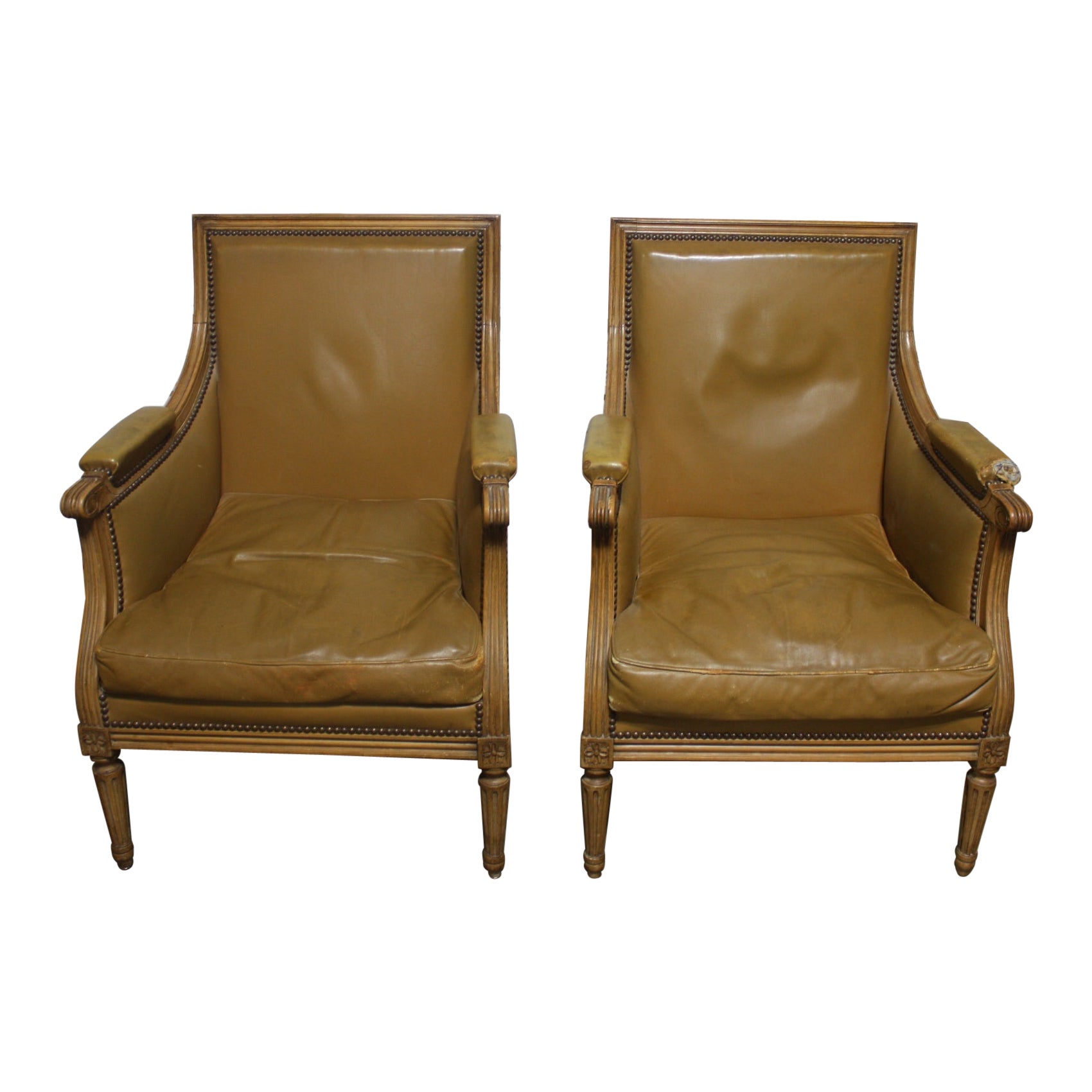 Paire de chaises bergères françaises Louis XVI en vente