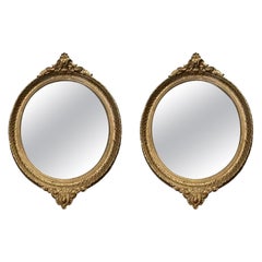 Ravissante paire de miroirs ovales français vintage en bois doré