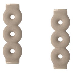 Paar geformte Keramikvasen von Faina