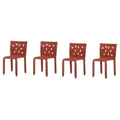 Satz von 4 roten geformten zeitgenössischen Stühlen von Faina