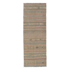 Tapis de couloir Kilim turc vintage tissé à plat à rayures avec motif tribal géométrique
