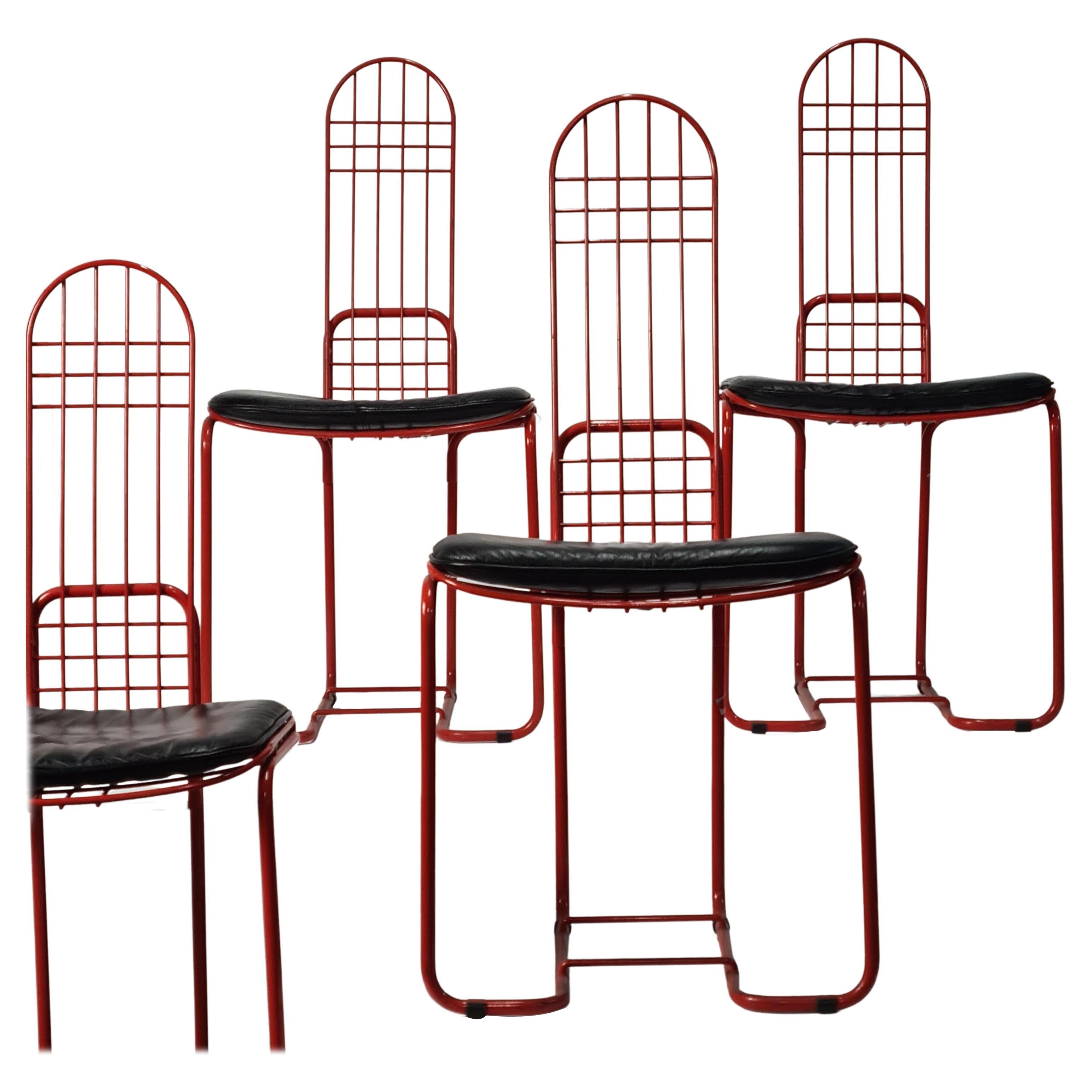 Très rare chaise Gastone Rinaldi 
Produit par Thema design en 1983.
Modèle Egle 
Ensemble de 4 chaises rouges émaillées.