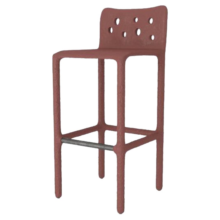 Chaise contemporaine d'extérieur sculptée en rouge de Faina