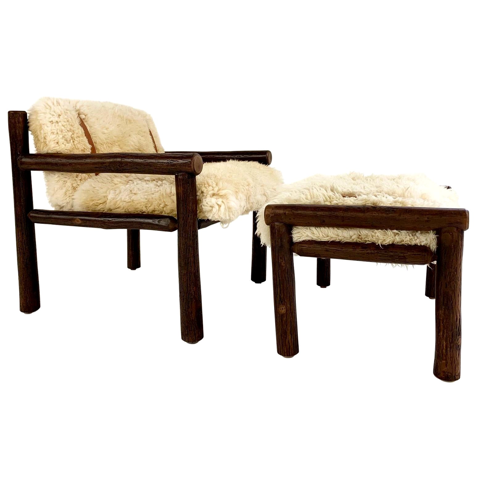 Forsyth X. Butte-Stuhl und Ottomane aus altem Hickoryholz mit maßgefertigten Schafslederkissen im Angebot