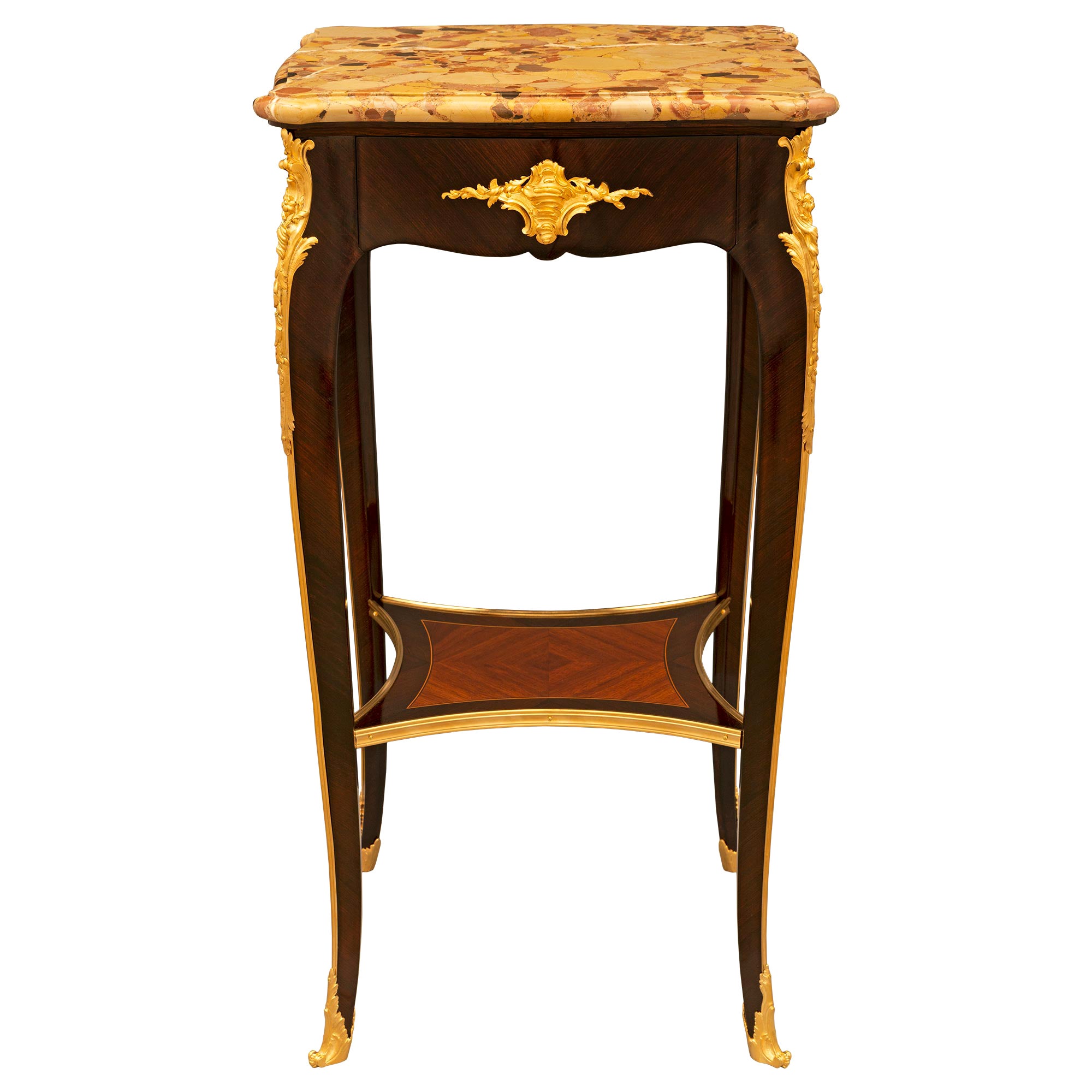 Table d'appoint Louis XV du 19ème siècle en bois de roi, bronze doré et brèche d'Alep. en vente