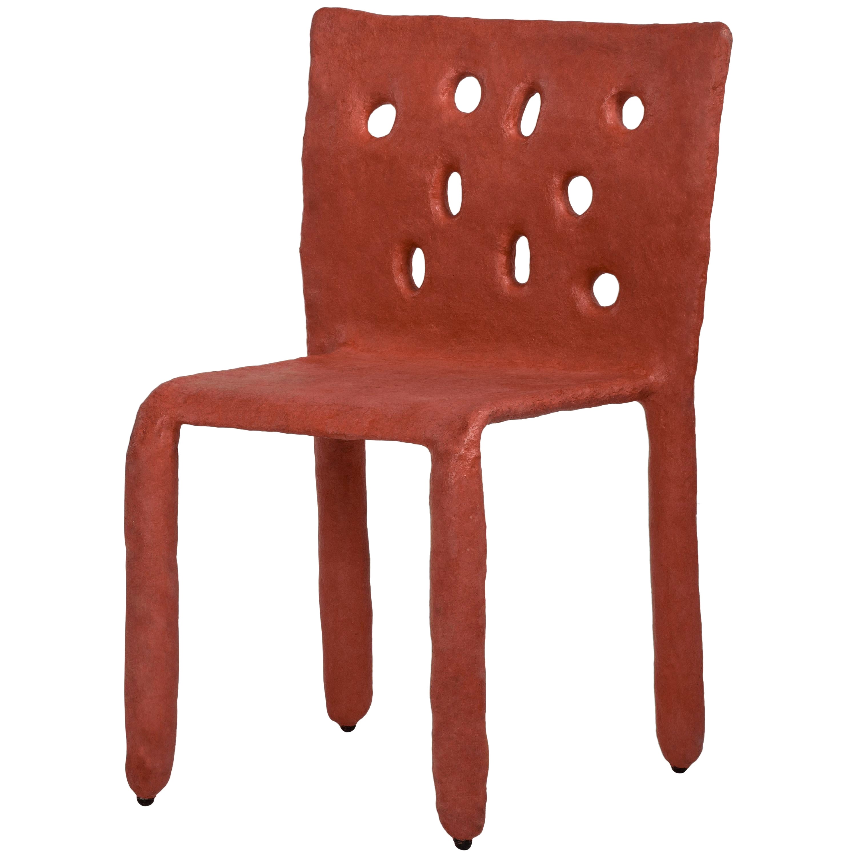 Chaise contemporaine sculptée rouge de FAINA en vente