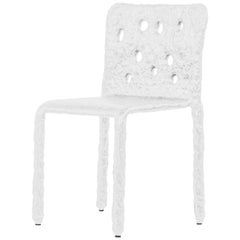 Chaise contemporaine d'intérieur sculptée en blanc par Faina
